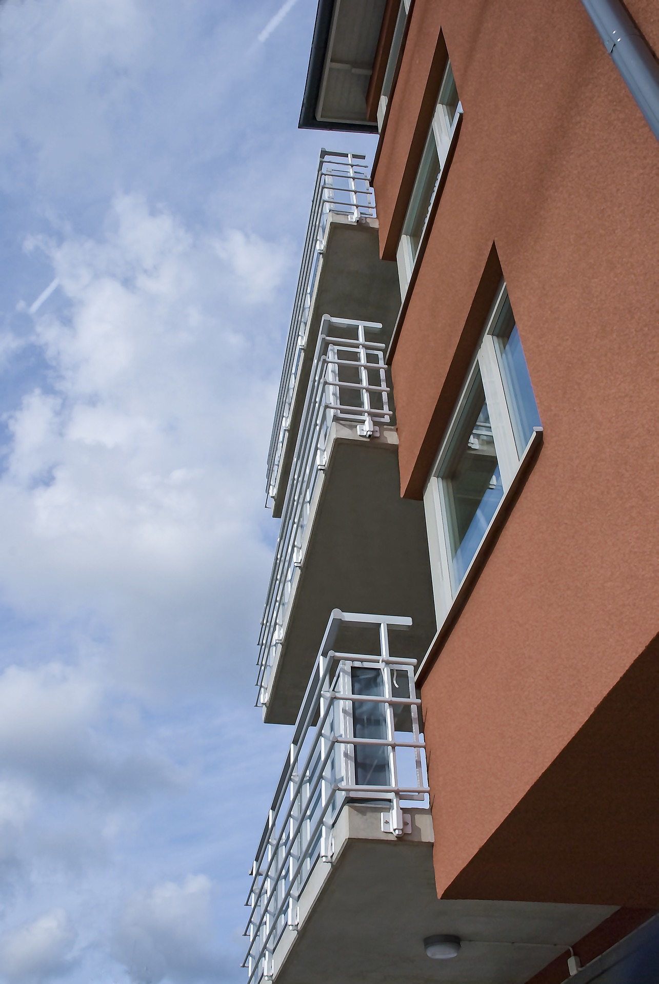 architecture-3317040_1920 logement asoociatif
